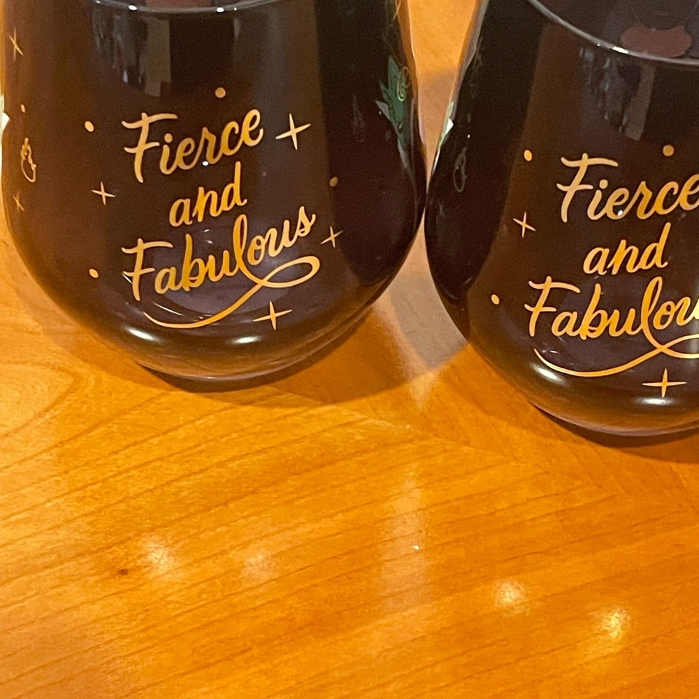 Disney Hallmark Black Set of 2 wine glasses featuring Disney Villains - Picture 2 of 7